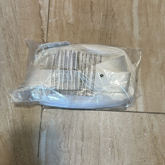 Lululemon Everywhere belt bag *Wunder Puff 1L - Picture 2 of 5